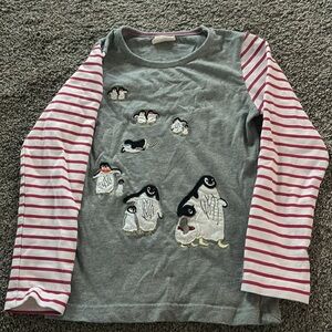 Mini Boden Gray Penguin Kids Shirt with Red Striped Sleeves T-shirt size4-5y